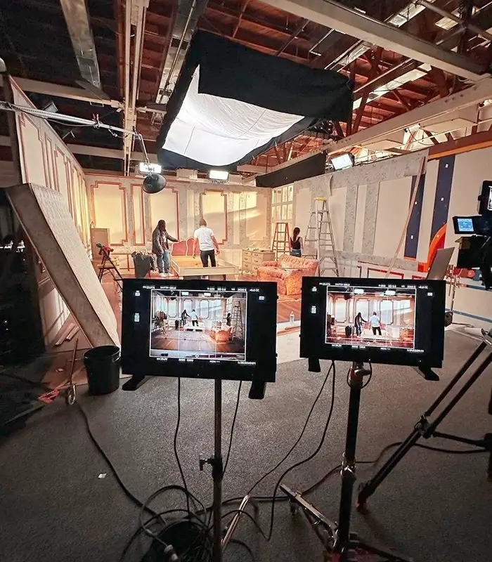 Equipo de Mezcaleros Films trabajando en producción audiovisual